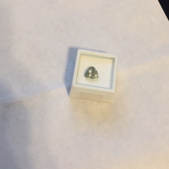 Prasiolite Trilliant Shape (Green Amethyst) - Picture 4 of 8